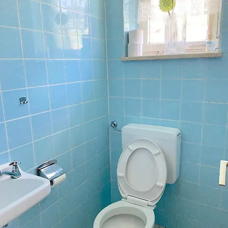 Kontaktlos - Einfache Zentral In Mit Bad Und Wc